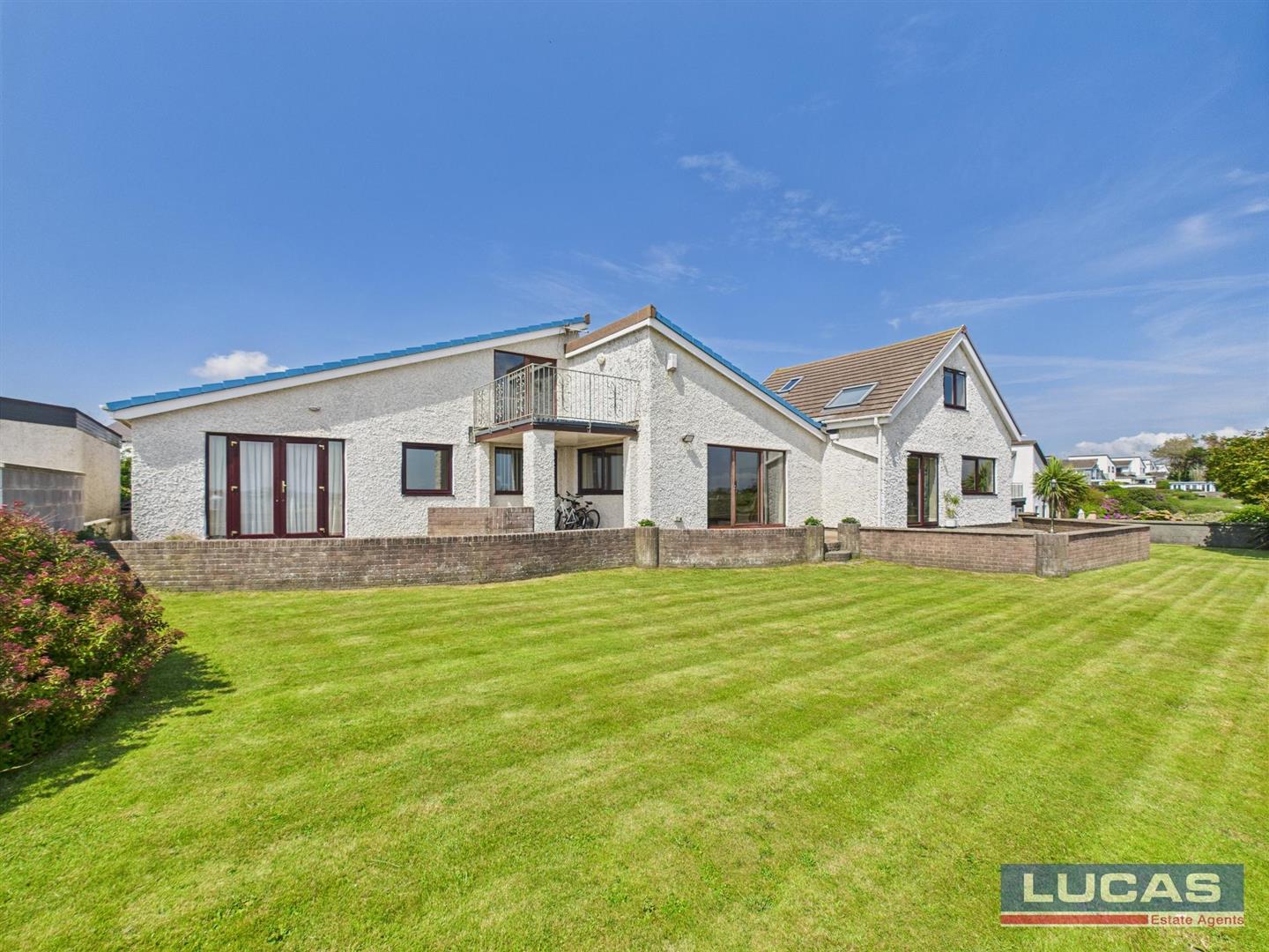 5 bed property in The Rise, Trearddur Bay